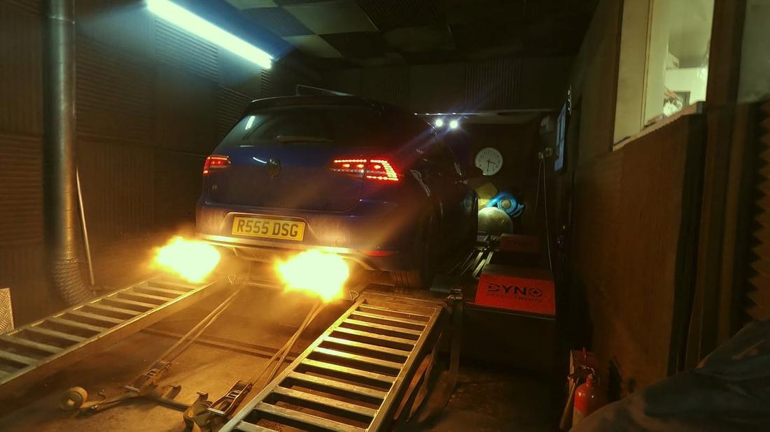The ARES Tuning shop Golf R on the dyno, flames on overrun
